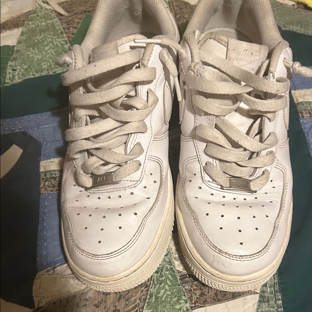 Nike air force 1s. Men’s 8.5